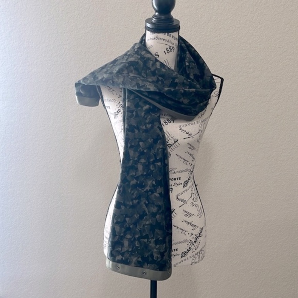 Lululemon Floral Camo Vinyasa Scarf/Wrap/Vest